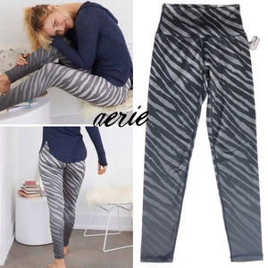 New Aerie Play Zebra Ombré Leggings. Activewear.